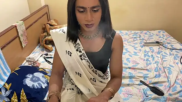 Snapshot of LuvLayla chatting on February 2026 08:05:02 PM LuvLayla online show from February 2026 08:05:02 PM