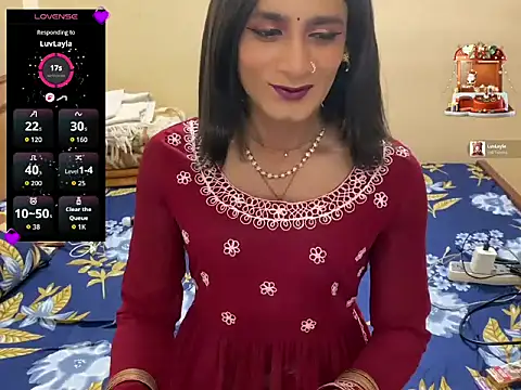 Snapshot of LuvLayla chatting on April 2026 08:25:02 PM LuvLayla online show from April 2026 08:25:02 PM