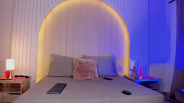 ALICESANDOVAL online show from December 2025 11:37:01 AM