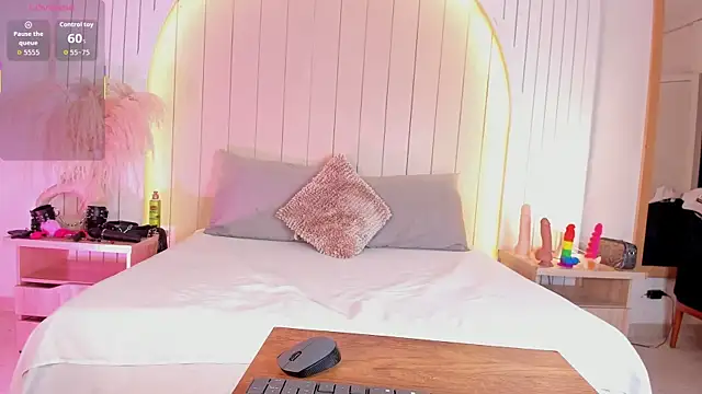 ALICESANDOVAL online show from March 2026 11:47:01 AM