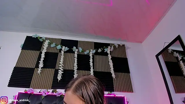  leda swan  online show from June 2026 10:08:01 AM