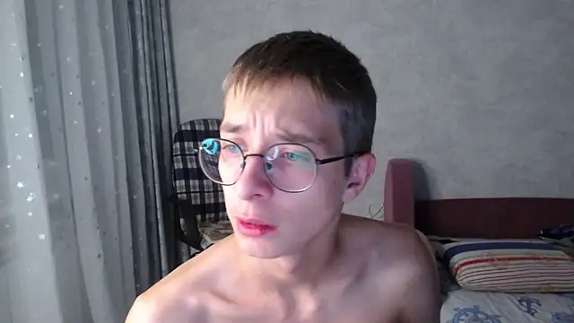 glasses cat online show from October 2025 09:30:01 PM