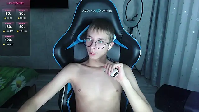 glasses cat online show from January 2026 04:11:02 PM