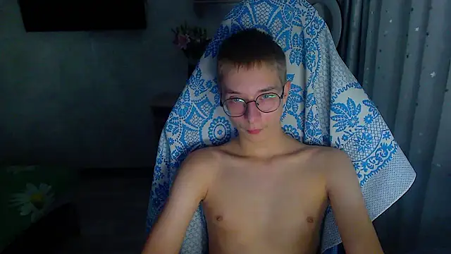 glasses cat online show from February 2026 11:34:02 PM