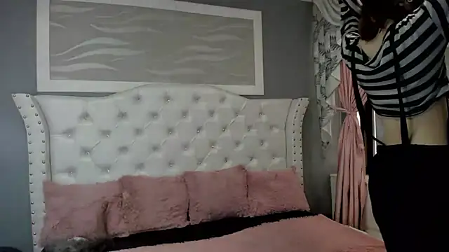 Snapshot of naomi_cooper__ chatting on September 2025 01:44:02 PM naomi cooper online show from September 2025 01:44:02 PM