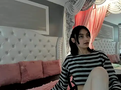 Snapshot of naomi_cooper__ chatting on October 2025 01:39:02 PM naomi cooper online show from October 2025 01:39:02 PM