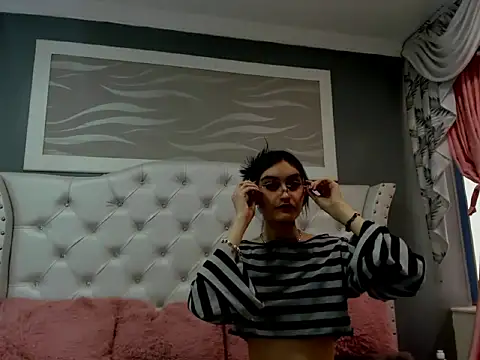 Snapshot of naomi_cooper__ chatting on October 2025 01:45:02 PM naomi cooper online show from October 2025 01:45:02 PM