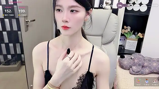 Snapshot of Yueyue-MM chatting on May 2026 01:05:01 PM Yueyue-MM online show from May 2026 01:05:01 PM