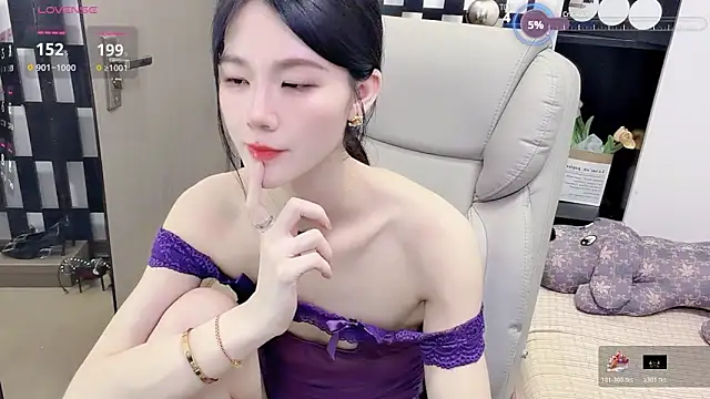 Snapshot of Yueyue-MM chatting on May 2026 02:22:01 PM Yueyue-MM online show from May 2026 02:22:01 PM