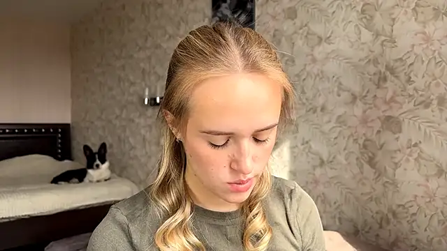 Snapshot of ElisabetLorney chatting on September 2025 08:05:02 AM ElisabetLorney online show from September 2025 08:05:02 AM
