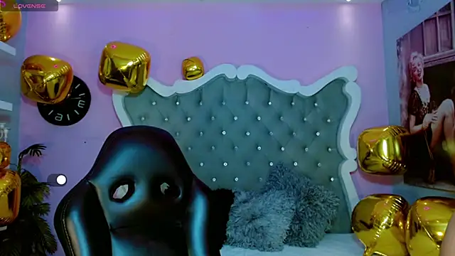 Honey Moontsts online show from March 2026 11:59:02 AM