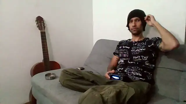 Snapshot of Alejandro92_cali chatting on June 2026 01:28:02 AM Alejandro92 cali online show from June 2026 01:28:02 AM