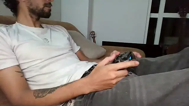 Snapshot of Alejandro92_cali chatting on July 2026 04:19:01 AM Alejandro92 cali online show from July 2026 04:19:01 AM