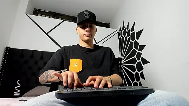 Snapshot of liaamsmiith_ chatting on September 2025 04:34:02 AM liaamsmiith online show from September 2025 04:34:02 AM