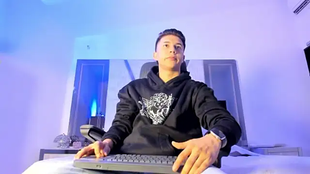 Snapshot of liaamsmiith_ chatting on September 2025 12:16:01 PM liaamsmiith online show from September 2025 12:16:01 PM