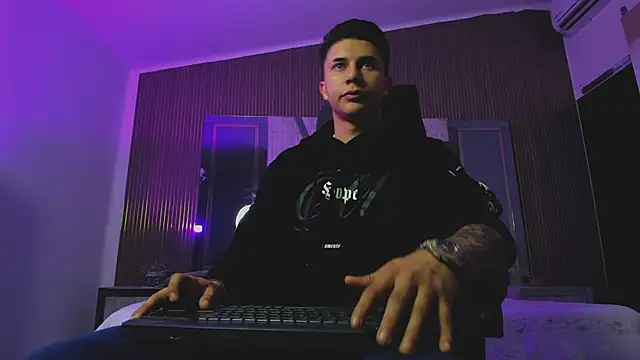 Snapshot of liaamsmiith_ chatting on September 2025 12:09:01 PM liaamsmiith online show from September 2025 12:09:01 PM