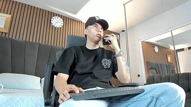 Snapshot of liaamsmiith_ chatting on October 2025 12:23:02 PM liaamsmiith online show from October 2025 12:23:02 PM