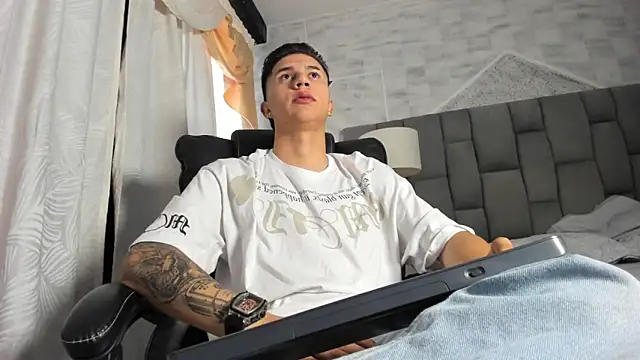 Snapshot of liaamsmiith_ chatting on October 2025 12:26:01 PM liaamsmiith online show from October 2025 12:26:01 PM