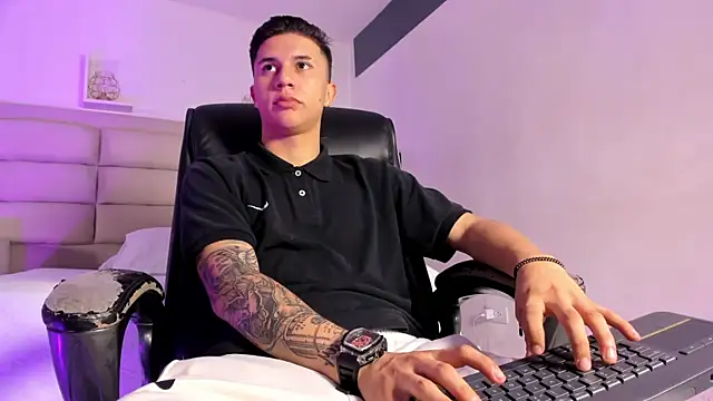 Snapshot of liaamsmiith_ chatting on October 2025 12:16:02 PM liaamsmiith online show from October 2025 12:16:02 PM