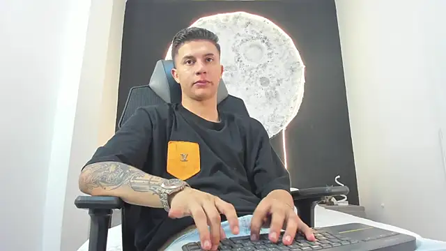 Snapshot of liaamsmiith_ chatting on October 2025 12:27:02 PM liaamsmiith online show from October 2025 12:27:02 PM