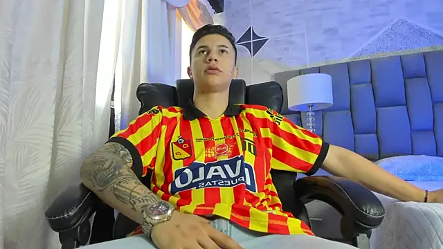 Snapshot of liaamsmiith_ chatting on October 2025 12:28:01 PM liaamsmiith online show from October 2025 12:28:01 PM