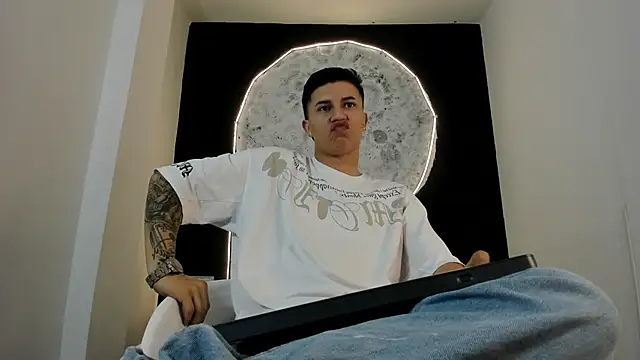 Snapshot of liaamsmiith_ chatting on October 2025 12:05:02 PM liaamsmiith online show from October 2025 12:05:02 PM