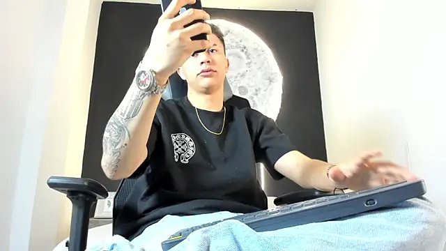 Snapshot of liaamsmiith_ chatting on October 2025 12:23:01 PM liaamsmiith online show from October 2025 12:23:01 PM