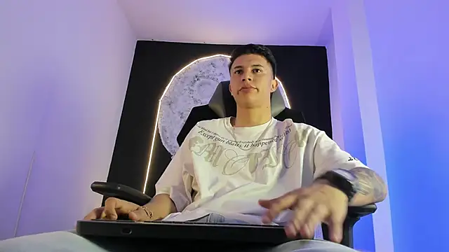 Snapshot of liaamsmiith_ chatting on November 2025 12:28:02 PM liaamsmiith online show from November 2025 12:28:02 PM