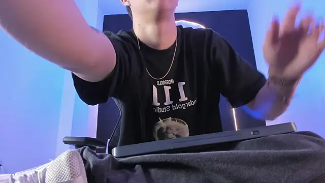 Snapshot of liaamsmiith_ chatting on November 2025 12:26:01 PM liaamsmiith online show from November 2025 12:26:01 PM