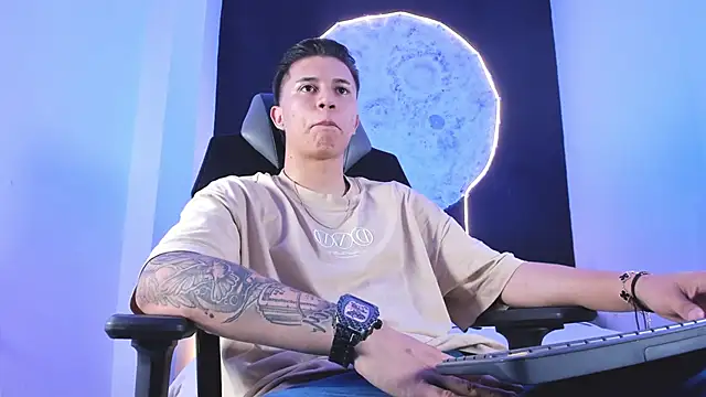 Snapshot of liaamsmiith_ chatting on November 2025 12:27:01 PM liaamsmiith online show from November 2025 12:27:01 PM