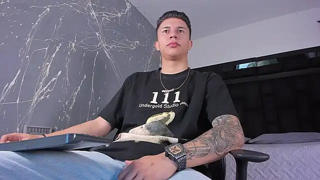 Snapshot of liaamsmiith_ chatting on November 2025 12:11:01 PM liaamsmiith online show from November 2025 12:11:01 PM