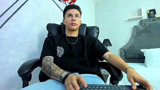 Snapshot of liaamsmiith_ chatting on November 2025 12:27:01 PM liaamsmiith online show from November 2025 12:27:01 PM