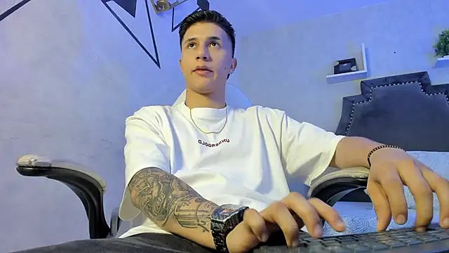 Snapshot of liaamsmiith_ chatting on November 2025 12:49:01 PM liaamsmiith online show from November 2025 12:49:01 PM