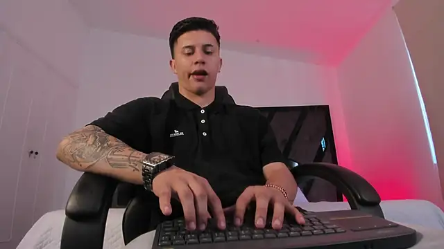 Snapshot of liaamsmiith_ chatting on December 2025 12:10:01 PM liaamsmiith online show from December 2025 12:10:01 PM