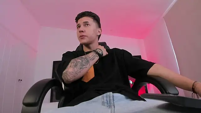 Snapshot of liaamsmiith_ chatting on December 2025 12:03:02 PM liaamsmiith online show from December 2025 12:03:02 PM