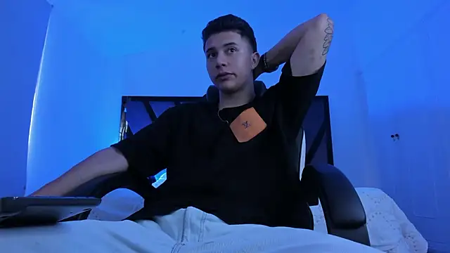 liaamsmiith  online show from February 2026 12:54:02 PM