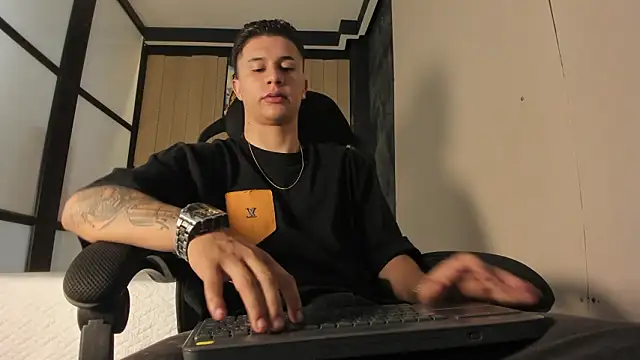 liaamsmiith  online show from March 2026 12:09:01 PM