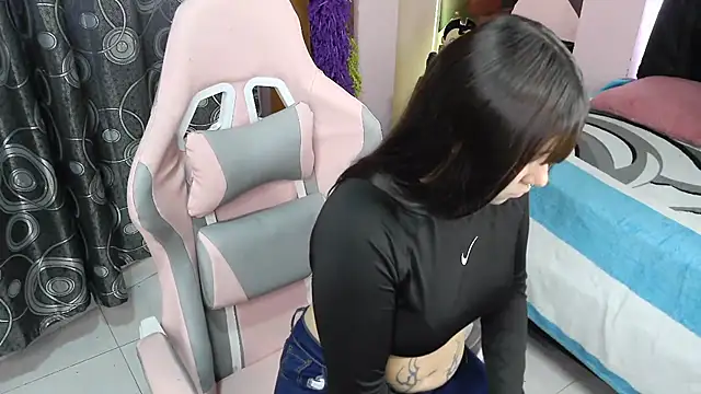 Zulema R1 online show from April 2026 08:54:01 PM