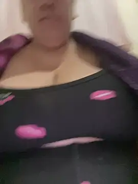 Snapshot of bruna438 chatting on April 2026 10:32:02 AM bruna438 online show from April 2026 10:32:02 AM