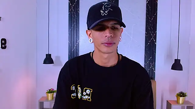 Snapshot of Franvill_Trato chatting on October 2025 08:07:02 PM Franvill Trato online show from October 2025 08:07:02 PM