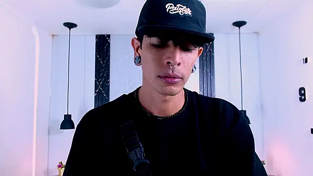 Snapshot of Franvill_Trato chatting on November 2025 07:13:01 PM Franvill Trato online show from November 2025 07:13:01 PM