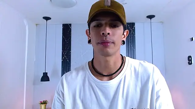 Snapshot of Franvill_Trato chatting on November 2025 06:54:01 PM Franvill Trato online show from November 2025 06:54:01 PM