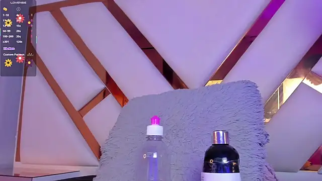 Niicolle Evanss online show from February 2026 08:12:02 PM