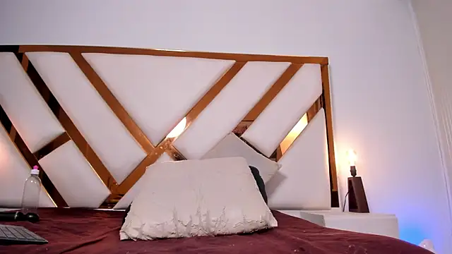 Niicolle Evanss online show from April 2026 02:05:01 PM