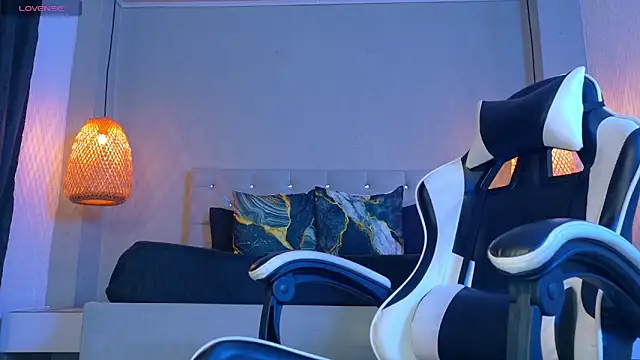 Thaiel Fosteer online show from April 2026 07:11:01 AM