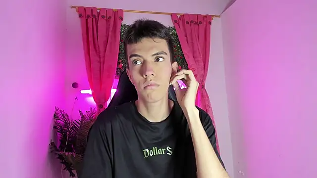 Snapshot of dylan_202520_ chatting on September 2025 11:32:01 AM dylan 202520 online show from September 2025 11:32:01 AM