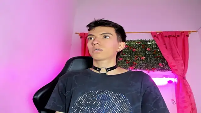 Snapshot of dylan_202520_ chatting on October 2025 11:40:02 AM dylan 202520 online show from October 2025 11:40:02 AM