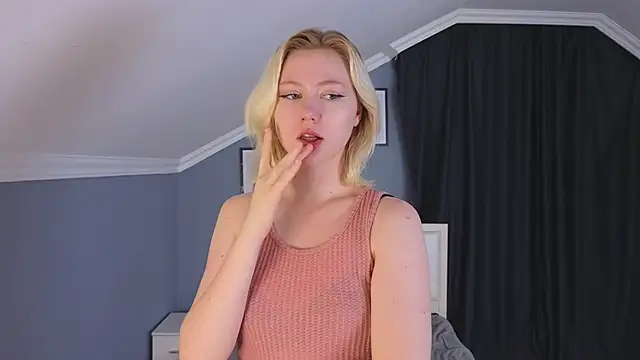 Snapshot of Violet_Willis chatting on October 2025 03:08:02 PM Violet Willis online show from October 2025 03:08:02 PM