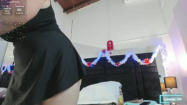 Snapshot of EvamilfXXX chatting on December 2025 11:59:01 AM EvamilfXXX online show from December 2025 11:59:01 AM