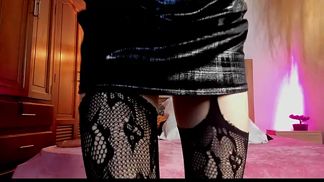 hellzel moon online show from October 2025 07:04:02 PM